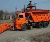 Комплексная дорожная машина КДМ-320 с комплектом оборудования для зимнего содержания дорог