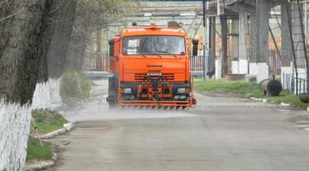 Комплексная дорожная машина КДМ-316 с комплектом поливомоечного оборудования