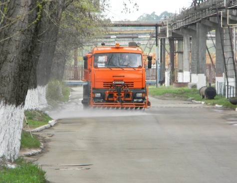 Комплексная дорожная машина КДМ-316 с комплектом поливомоечного оборудования